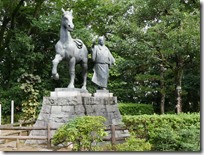 千代夫人と馬の像